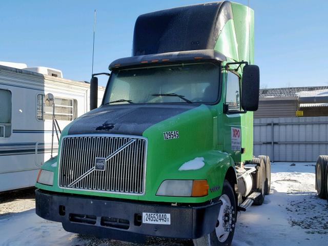 4V4MC9GF83N338653 - 2003 VOLVO VN VNM GREEN photo 2