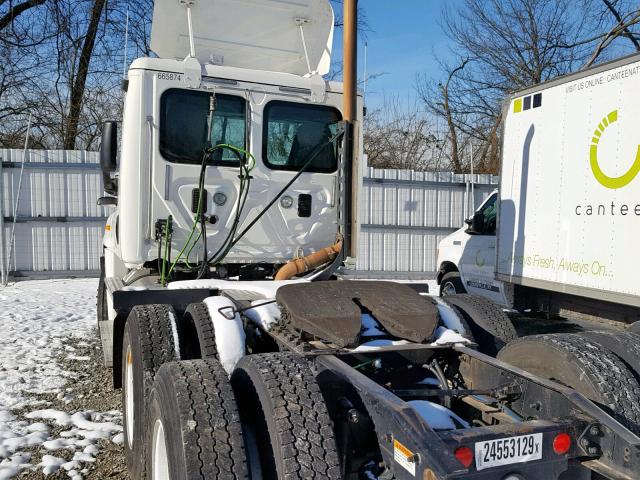 3AKJGEDV6DSFG2701 - 2013 FREIGHTLINER CASCADIA 1 WHITE photo 9