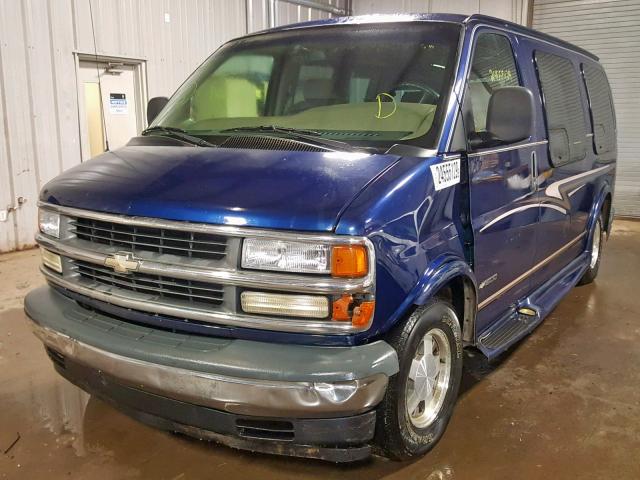 1GBFG15R821227148 - 2002 CHEVROLET EXPRESS G1 BLUE photo 2