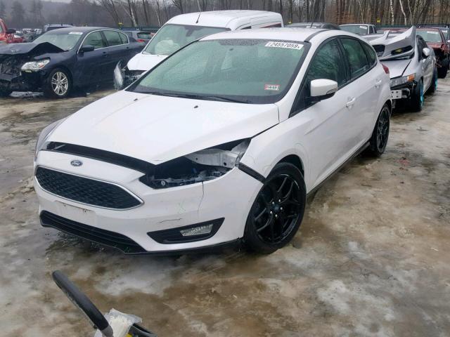 1FADP3K21GL303980 - 2016 FORD FOCUS SE WHITE photo 2