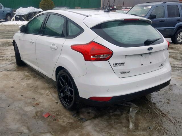 1FADP3K21GL303980 - 2016 FORD FOCUS SE WHITE photo 3