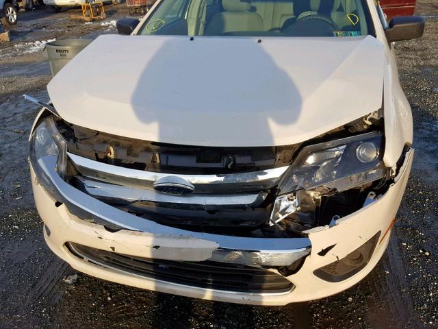 3FAHP0GAXCR263099 - 2012 FORD FUSION S WHITE photo 9