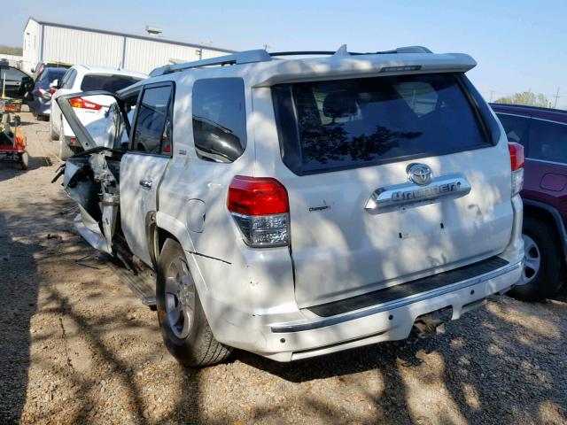 JTEZU5JR5B5021501 - 2011 TOYOTA 4RUNNER SR WHITE photo 3