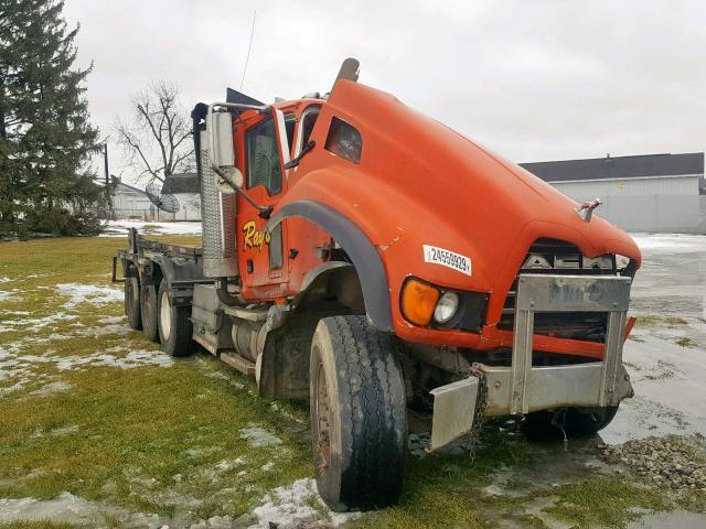 1M2AG11C55M020562 - 2005 MACK 700 CV700 RED photo 1