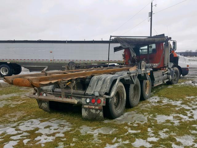 1M2AG11C55M020562 - 2005 MACK 700 CV700 RED photo 4