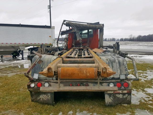 1M2AG11C55M020562 - 2005 MACK 700 CV700 RED photo 6