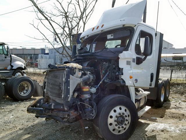 3AKJGED56GDHP6293 - 2016 FREIGHTLINER CASCADIA 1 WHITE photo 2