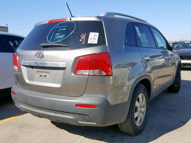 5XYKT4A21CG191014 - 2012 KIA SORENTO BA GRAY photo 4