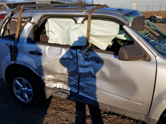 1FMCU9DG6BKC35972 - 2011 FORD ESCAPE XLT SILVER photo 9