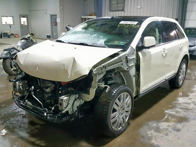 2FMDK49C88BA10300 - 2008 FORD EDGE LIMIT WHITE photo 2