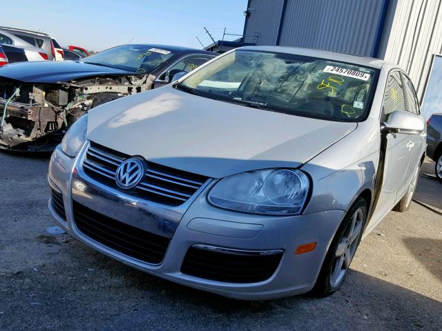 3VWRL7AJ3AM179970 - 2010 VOLKSWAGEN JETTA TDI SILVER photo 2