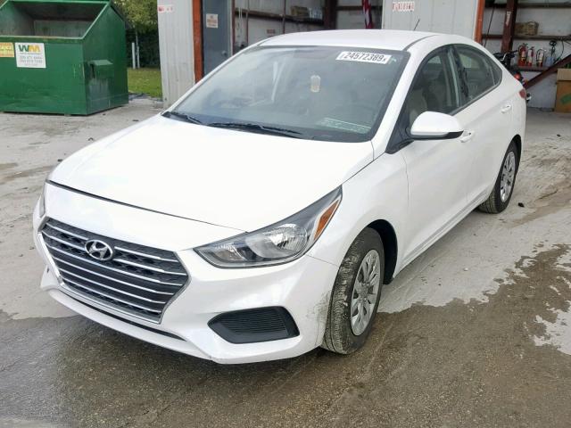 3KPC24A3XKE062619 - 2019 HYUNDAI ACCENT SE WHITE photo 2