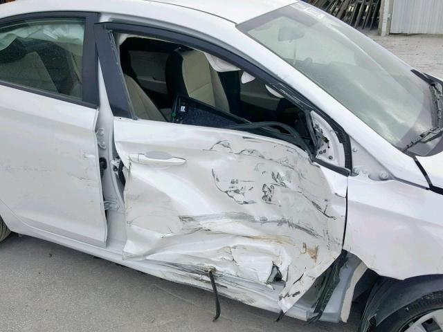 3KPC24A3XKE062619 - 2019 HYUNDAI ACCENT SE WHITE photo 9