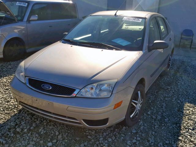 1FAFP34N26W252390 - 2006 FORD FOCUS ZX4 GOLD photo 2