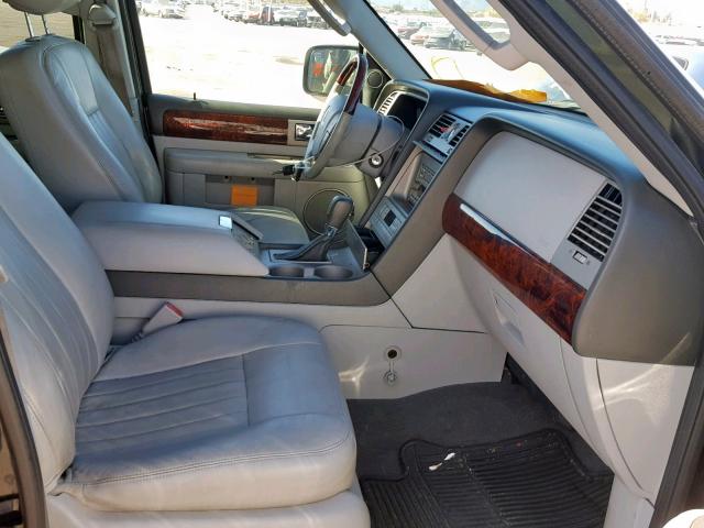 5LMFU28R34LJ28047 - 2004 LINCOLN NAVIGATOR 黑色 照片 5