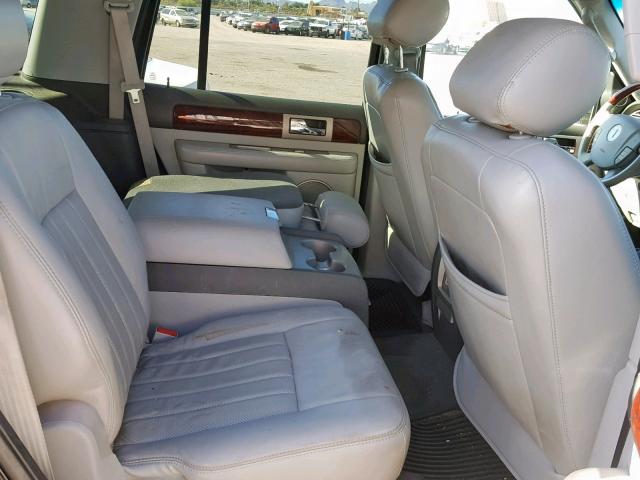 5LMFU28R34LJ28047 - 2004 LINCOLN NAVIGATOR 黑色 照片 6