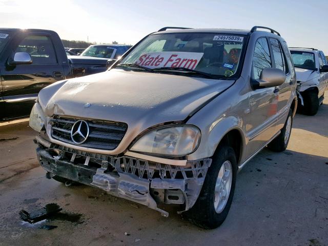 4JGAB54E51A241819 - 2001 MERCEDES-BENZ ML 320 SILVER photo 2