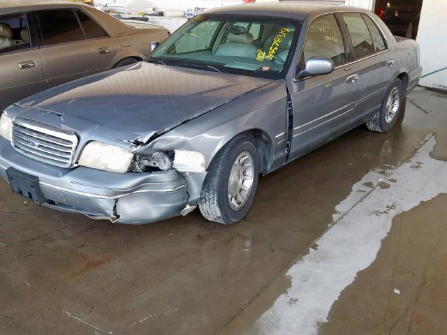 2FAFP74W9XX122564 - 1999 FORD CROWN VICT GRAY photo 2