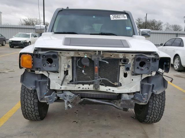 5GTEN13E598119724 - 2009 HUMMER H3 WHITE photo 9