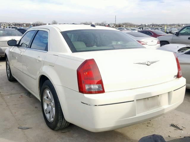 2C3JA53G75H673544 - 2005 CHRYSLER 300 TOURIN WHITE photo 3