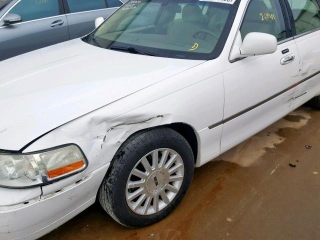 1LNHM81W94Y603766 - 2004 LINCOLN TOWN CAR E WHITE photo 9