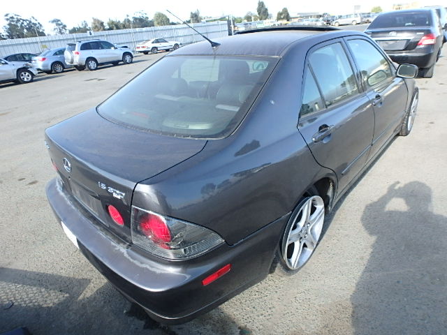 JTHBD192420058203 - 2002 LEXUS IS 300 GRAY photo 4