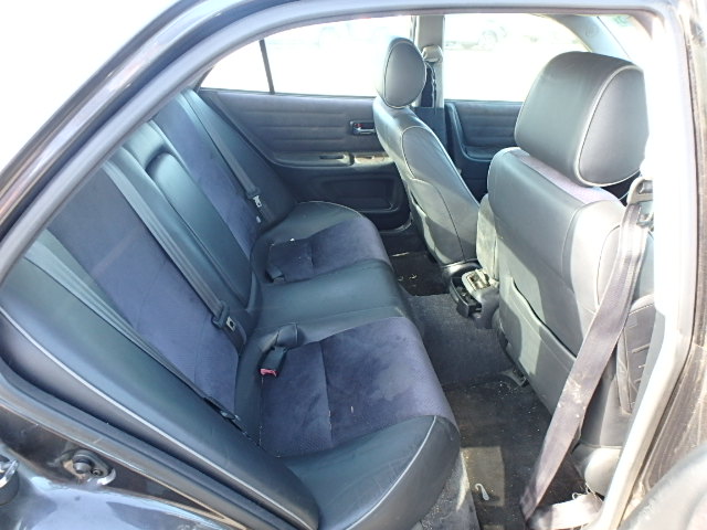 JTHBD192420058203 - 2002 LEXUS IS 300 GRAY photo 6