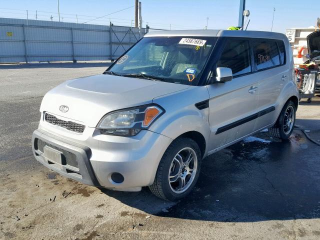 KNDJT2A27B7705220 - 2011 KIA SOUL + SILVER photo 2