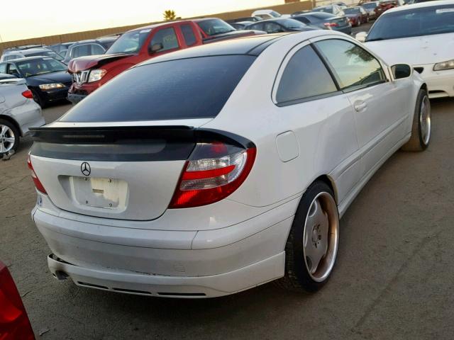 WDBRN40J64A545384 - 2004 MERCEDES-BENZ C 230K SPO WHITE photo 4