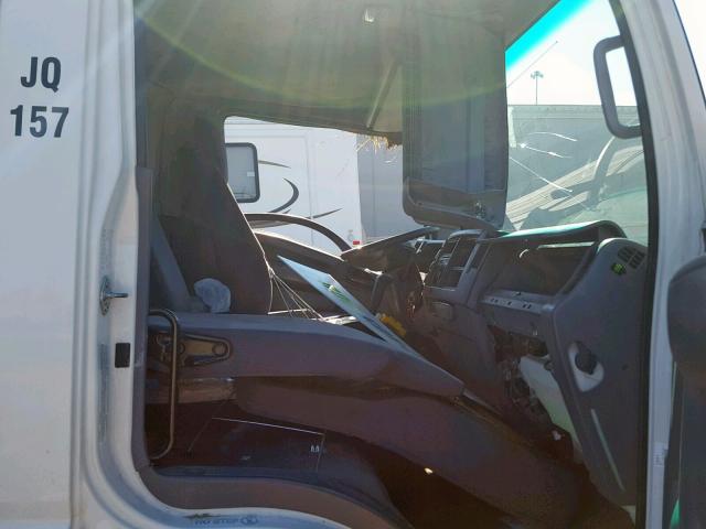 54DC4W1B1FS805423 - 2015 ISUZU NPR HD WHITE photo 5