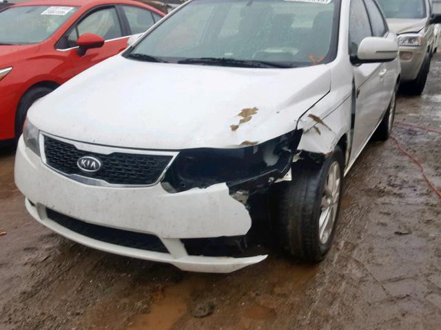 KNAFU4A29C5476841 - 2012 KIA FORTE EX WHITE photo 9