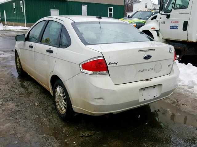 1FAHP3FN2BW104773 - 2011 FORD FOCUS SE WHITE photo 3