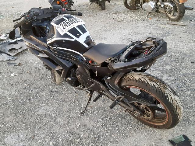 JKAEXEE12DDA12436 - 2013 KAWASAKI EX650 E WHITE photo 3