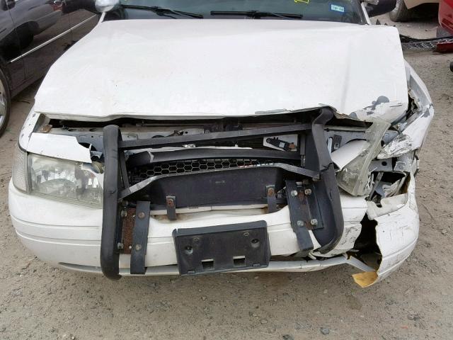 2FAFP71W66X166556 - 2006 FORD CROWN VICT WHITE photo 10