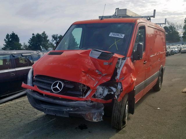 WD3PE7CC4C5655858 - 2012 MERCEDES-BENZ SPRINTER 2 RED photo 2