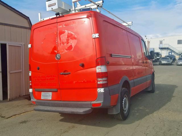 WD3PE7CC4C5655858 - 2012 MERCEDES-BENZ SPRINTER 2 RED photo 4