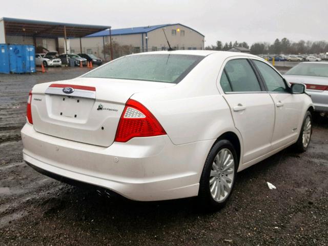 3FADP0L39AR139943 - 2010 FORD FUSION HYB WHITE photo 4