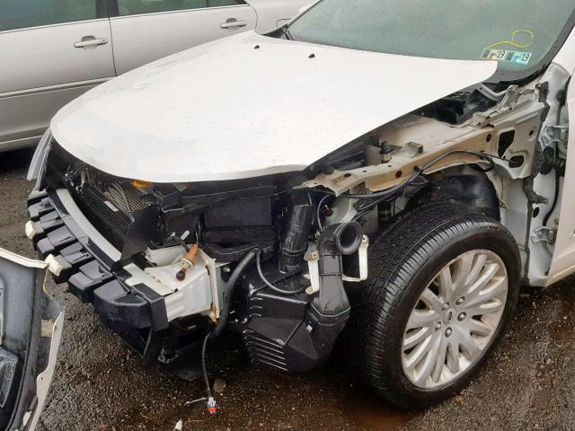 3FADP0L39AR139943 - 2010 FORD FUSION HYB WHITE photo 9