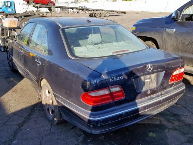 WDBJF65J72B407519 - 2002 MERCEDES-BENZ E 320 BLUE photo 3