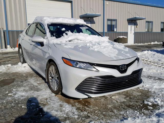 4T1B11HK6JU156180 - 2018 TOYOTA CAMRY L WHITE photo 1