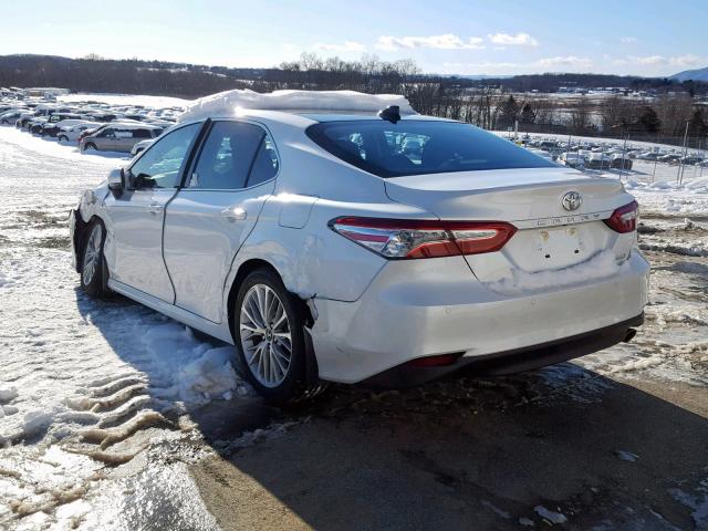 4T1B11HK6JU156180 - 2018 TOYOTA CAMRY L WHITE photo 3