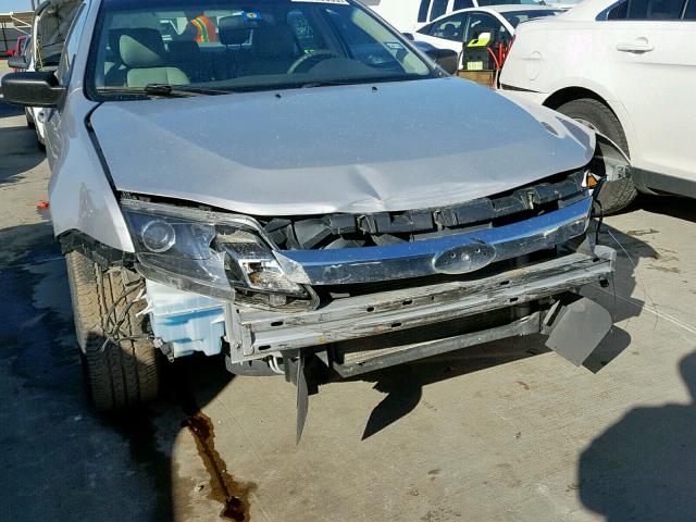 3FAHP0GA2CR224250 - 2012 FORD FUSION S SILVER photo 9