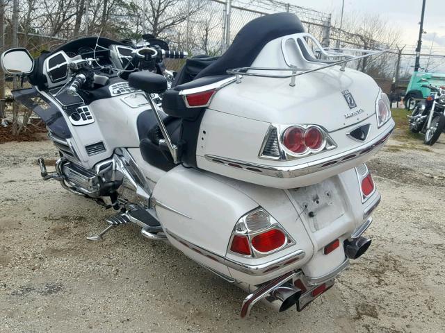 1HFSC47H88A705823 - 2008 HONDA GL1800 WHITE photo 3