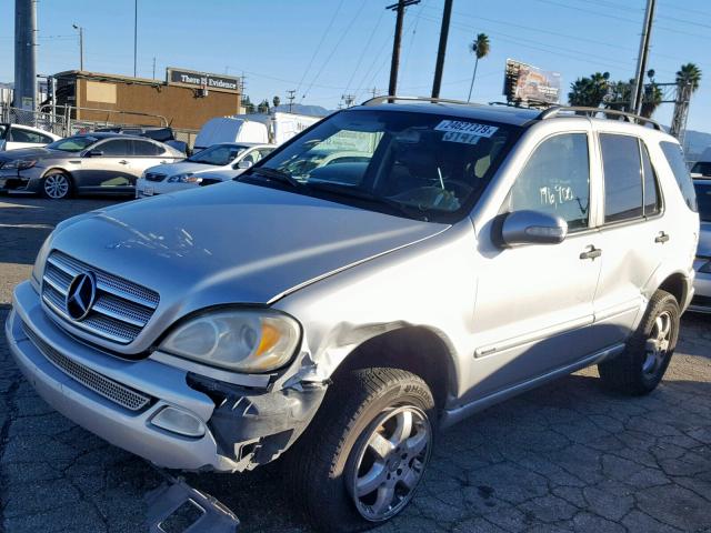 4JGAB57E94A492245 - 2004 MERCEDES-BENZ ML 350 GRAY photo 2