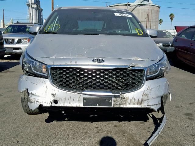 KNDMB5C12G6197161 - 2016 KIA SEDONA LX SILVER photo 9