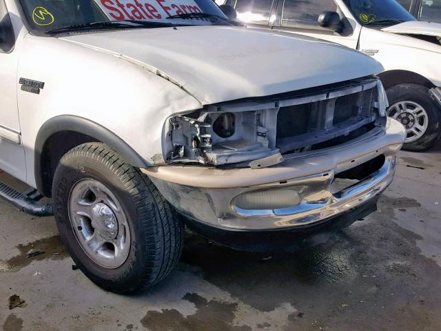 1FMRU15W21LA14637 - 2001 FORD EXPEDITION WHITE photo 10