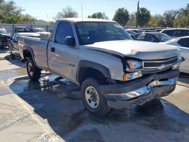 1GCHC24UX5E184893 - 2005 CHEVROLET SILVERADO SILVER photo 1