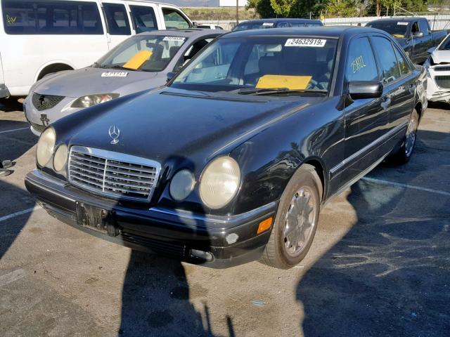 WDBJF65H8XA934754 - 1999 MERCEDES-BENZ E 320 BLACK photo 2