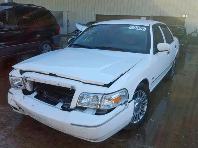 2MEBM7FV9AX602468 - 2010 MERCURY GRAND MARQ WHITE photo 2