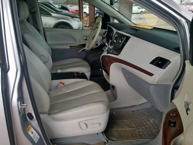 5TDYK3DC9CS276598 - 2012 TOYOTA SIENNA XLE 银色 照片 5
